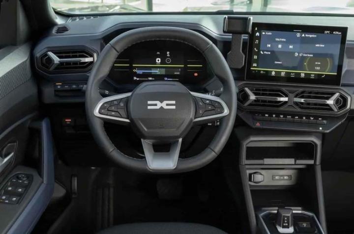 Интерьер Dacia Duster третьего поколения
