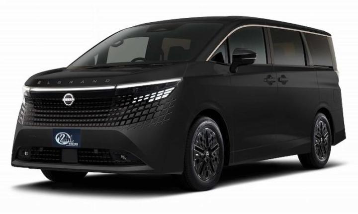 Рендер Nissan Elgrand в черном цвете кузова