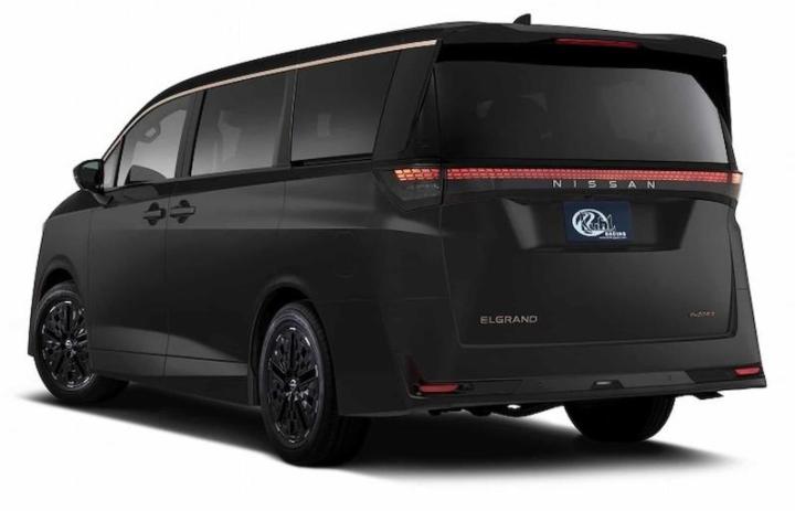 Рендер Nissan Elgrand в черном цвете кузова
