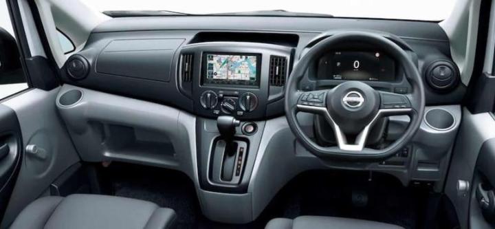 Интерьер обновленного Nissan NV200 Vanette