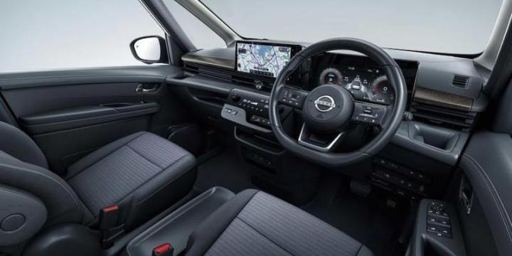 Интерьер актуального Nissan Serena