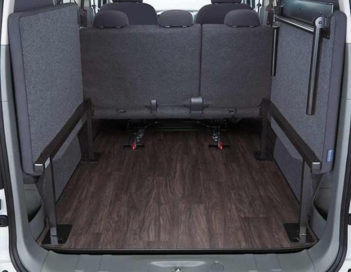 Внутри таких NV200 Vanette предусмотрен трансформируемый салон, в котором задние сиденья можно…