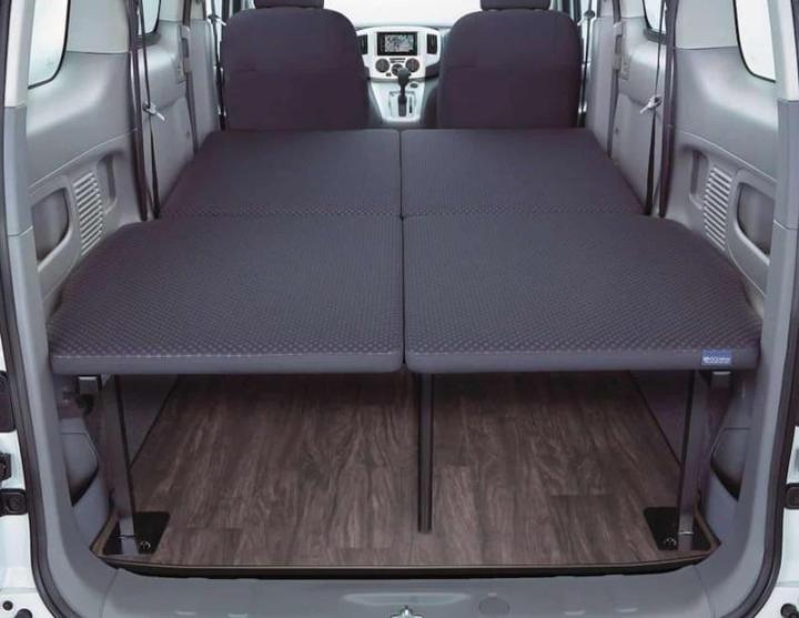 Внутри таких NV200 Vanette предусмотрен трансформируемый салон, в котором задние сиденья можно…