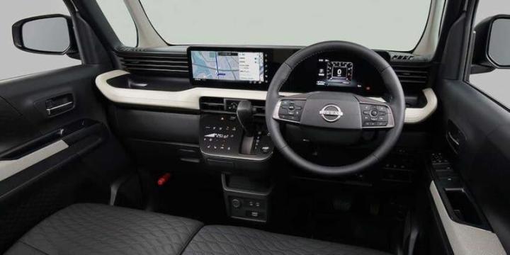 Интерьер Nissan Roox в версии Autech Line
