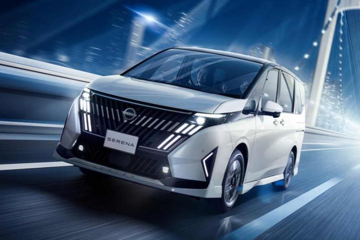 Рестайлинговый минивэн Nissan Serena