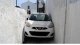 Посмотрите на Nissan Micra, застрявший на узкой улочке в Греции