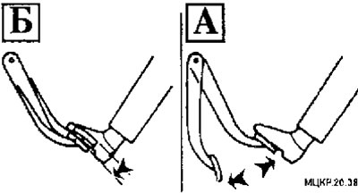При неработающем двигателе (А) нажмите несколько раз на педаль тормоза. Затем, не отпуская педаль,…