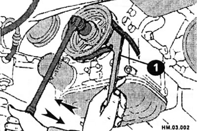 Чтобы исключить поворот коленчатого вала при отворачивании болта шкива, заблокируйте шкив при…