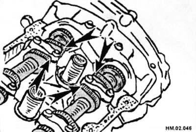 Проверьте, что выступы кулачков распределительных валов для впускных и выпускных клапанов первого…