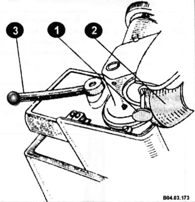 1 - клапан; 2 - шліфавальны круг; 3 - рычаг.