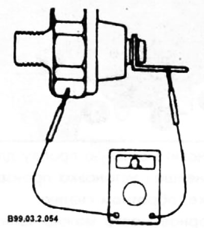 Подключите омметр между контактом и корпусом датчика давления масла. Сопротивление должно составить…