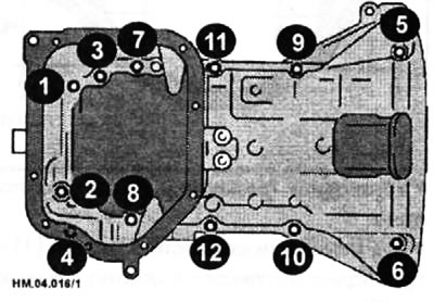Снимите верхнюю часть масляного под дона. Ослабьте болты в последовательности, показанной на…