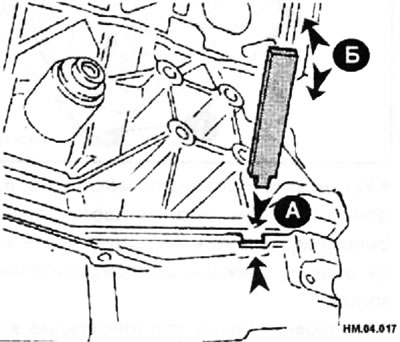 Вставьте приспособление подходящего размера в выемку на верхней части масляного поддона так, как…