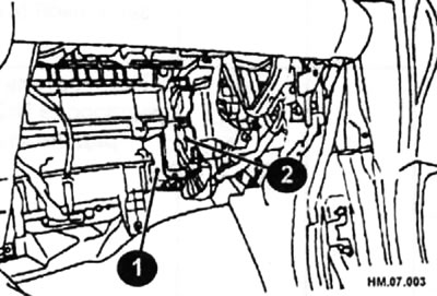 1 — блок ЕСМ; 2 — разъем блока ЕСМ.