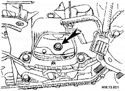 При затягивании гаек крепления гидротрансформатора после установки болтов крепления шкива…
