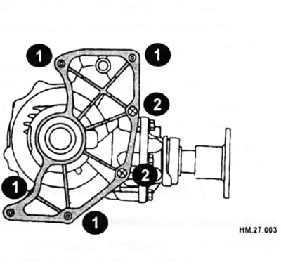 При установке раздаточной коробки на вариатор с ведущим мостом устанавливайте болты крепления в…