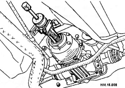 С помощью съемника для наружной обоймы бокового подшипника снимите передний сальник.