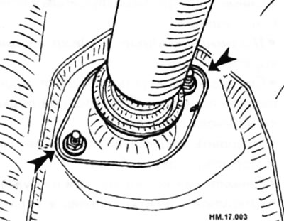 Открутите гайки крепления (стрелки) опоры амортизатора в верхней части амортизатора и снимите…