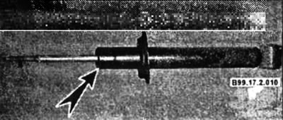 Убедитесь в отсутствии утечек масла через уплотнение штока и сварные швы (стрелка). Шток не должен…