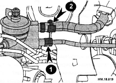 Отсоедините отрицательный провод от аккумуляторной батареи, а затем отсоедините положительный…