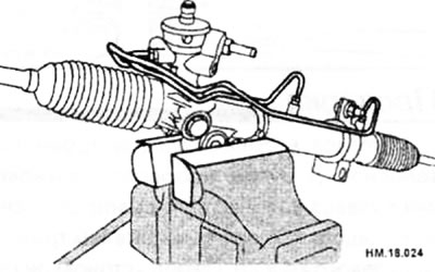 Помойте рулевой механизм керосином. Проследите, чтобы керосин не попал в места соединений…