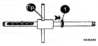 Нагрейте тефлоновое кольцо рулевой рейки примерно до 40°C с помощью фена для сушки волос и…