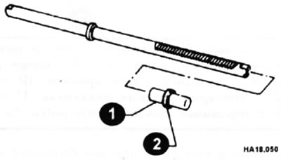 Внимание: Для защиты внутренней поверхности сальника от повреждений при проведении его через зубцы…