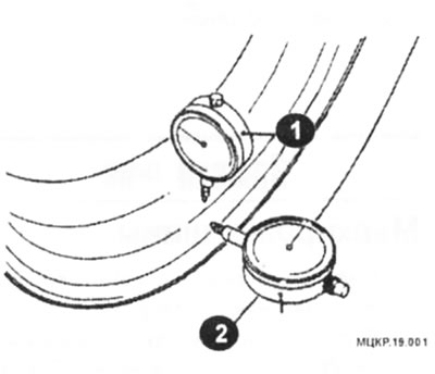 Радиальное (1) и осевое биение (2) измеряют на внутренней и внешней сторонах обода колеса.…