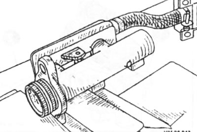 Для защиты корпуса цилиндра воспользуйтесь подкладками из меди или тряпками.
