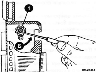 Снимите тормозной диск, при этом педаль стояночного тормоза должна находиться в полностью…