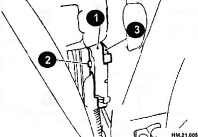 Потяните за рычаг (1) и отсоедините штекер жгута проводов передней двери (3), надавив…