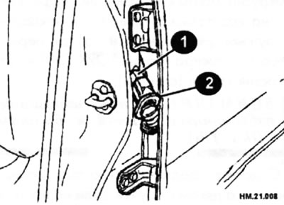 Вытащите уплотнительную втулку (2) и отсоедините штекер жгута проводов (1) задней двери.