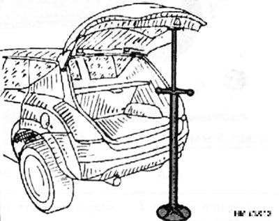 Если при снятии газонаполненного анализатора не поддерживать открытую заднюю подъемную дверь с…