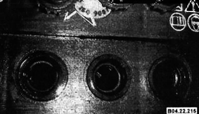 Аккумуляторные батареи ранних выпусков со съемными пробками банок нужно периодически проверять на…