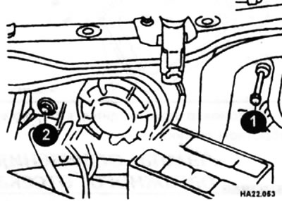 Фары имеют два регулировочных винта, один из которых (1) расположен рядом с крылом (с его помощью…