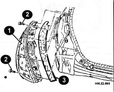 Отсоедините штекер заднего комбинированного фонаря.