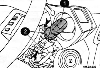 Прыціснуўшы зашчапкі (2) мацаванні перамыкача ў кірунках, паказаных стрэлкамі на малюнку, выцягнеце…