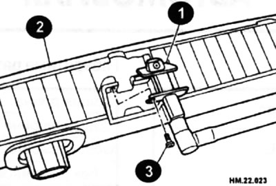 1 — жиклер заднего стеклоомывателя; 2 — дополнительный сигнал торможения; 3 — винт крепления.