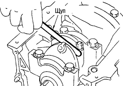 Пры дапамозе маца вымерайце бакавы зазор паміж шатуном і плячом кривошипа.