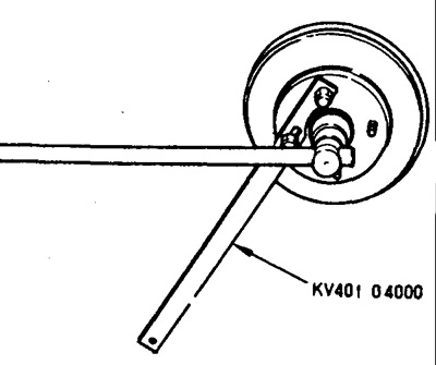 6. Выміце шплінт, зніміце рулявую цягу з паваротнага кулака пры дапамозе падыходнага здымніка.