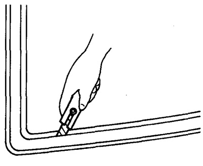 2. З салона ўстаўце нож паміж шклом і панэллю дзвярэй і зрэжце клей.