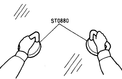 8. Утрымліваючы шкло пры дапамозе гумовых прысосак (спецінструмент) сумясціце пазнакі на шкле і…