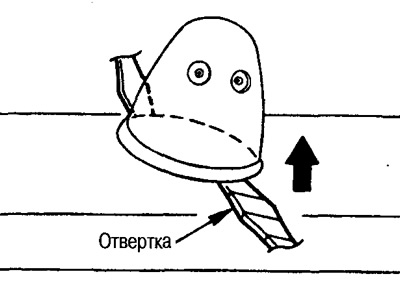 1. Увийте отвертка в кърпа и я поставете в зоната за монтаж на дюзата. Повдигнете и извадете…