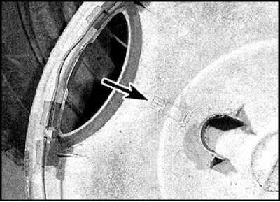 6. Усталюеце запасное кола, загарніце і зацягніце гайкі мацавання. Праверце зацяжку гаек пасля…