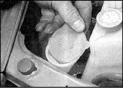 У бачок заліваецца спецыяльная марозаўстойлівая вадкасць, ваду дадаваць не варта. Забараняецца…