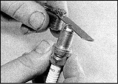 7. Medzera medzi elektródami zapaľovacích sviečok je obzvlášť dôležitá - ak sa medzera zväčšuje…