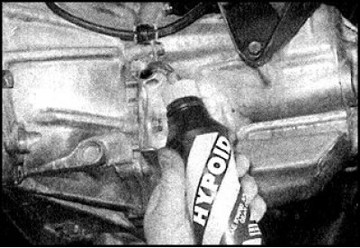 3. Узровень алею павінен дасягаць ніжняга краю заліўной адтуліны. Невялікая колькасць алею будзе…