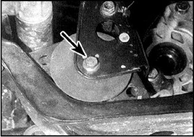 30. Пазначце становішча сцяжнога ніта (паказаны стрэлкай) на кранштэйне перадпакоя апоры сілавога…