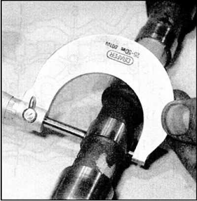 5. Пры вымярэнні зазору прамым метадам усталюеце вечкі апорных шыек распредвалов у галоўку…