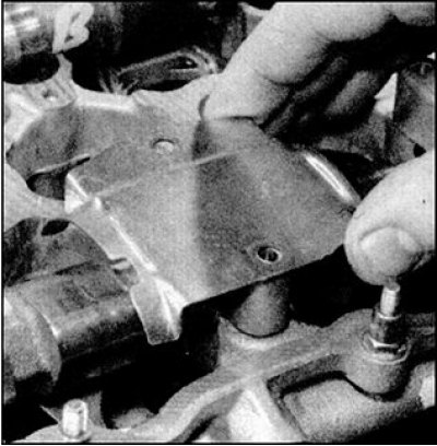 7. Усталюеце вечкі апорных шыек у ранейшым парадку, арыентуючыся па нанесеных пры разборцы пазнакам.